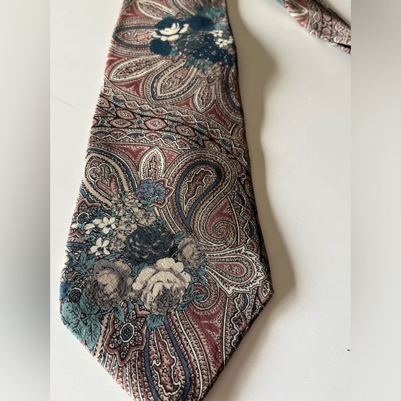 kenneth roberts Other - Kenneth Robert silk paisley floral tie‎